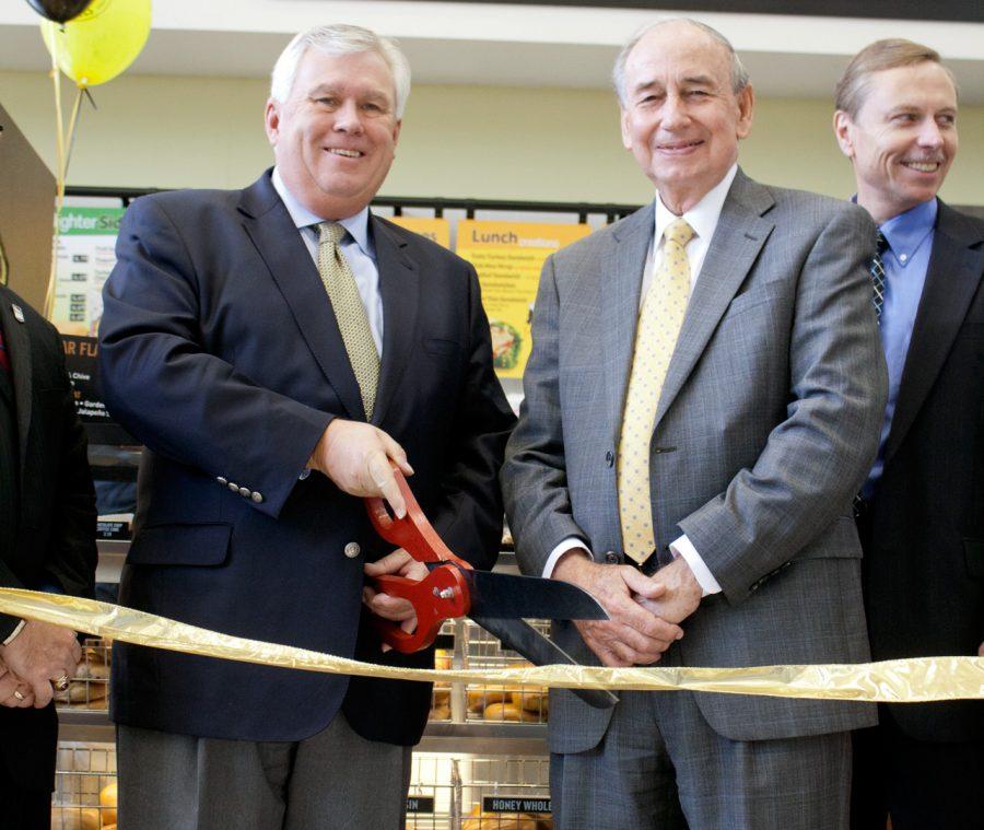 UNA President Bill Cale, Florence Mayor Bobby Irons and Sodexo
General Manager Alan Kinkead cut the ribbon at the opening of
Einstein Bros Bagels to the UNA community. The new restaurant is
now open in the Guillot University Center on campus.
