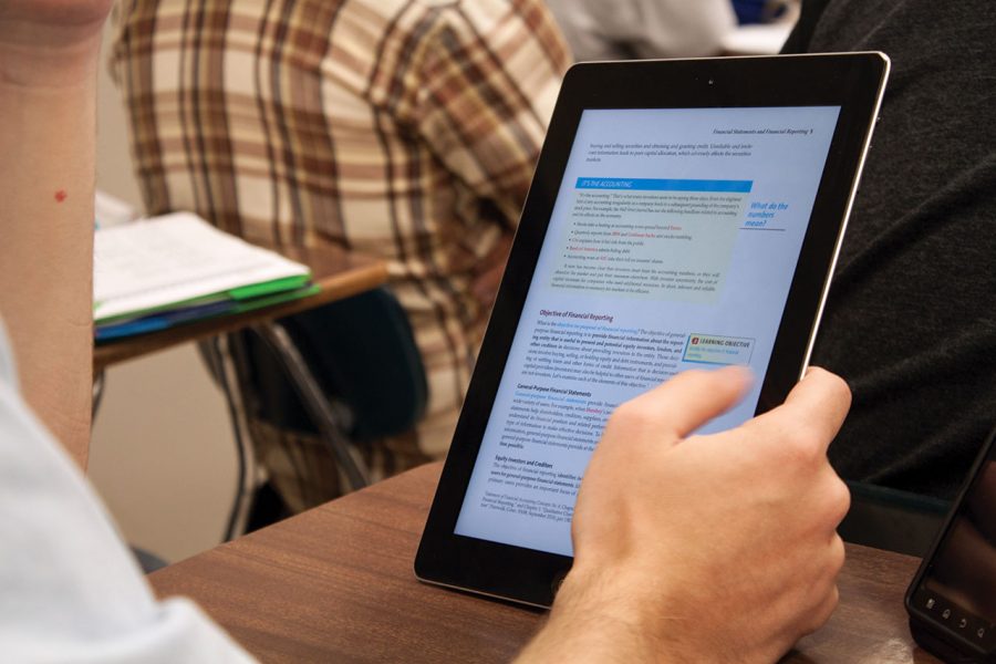Apple’s iPad and Amazon’s Kindle are the most popular tablet computers among students. While the devices have many similarities, they are both fundamentally different, and it seems students’ preferences are determined solely by personal taste.
