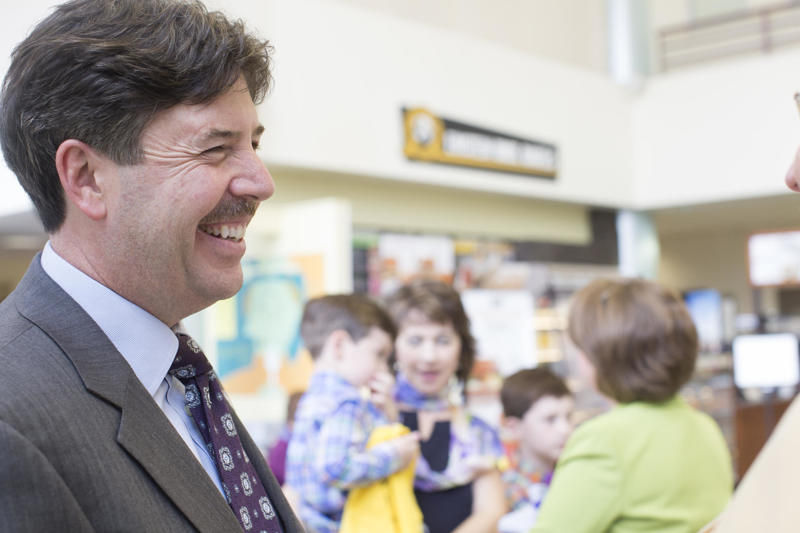 President Ken Kitts greets faculty, staff and students in the GUC Atrium during his first official day at UNA, March 31.