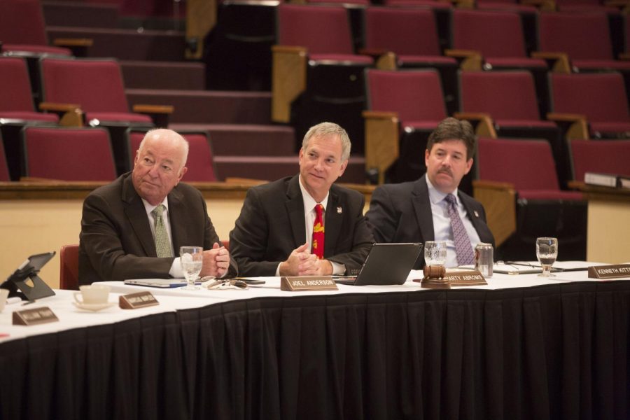 Board of trustees member Joel Anderson, Pro-Tempore Marty Abroms and University President Kenneth Kitts discuss a resolution in their March 17 meeting. The B2BSN resolution will encourage nurses with an associate degree to earn their bachelor’s online from UNA.