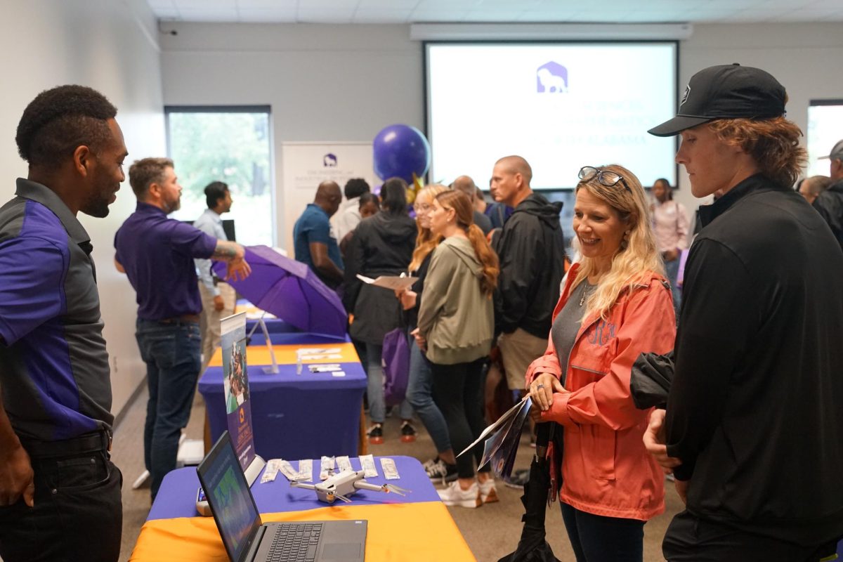 Preview Day attendees speaks with UNA representatives from different departments. 