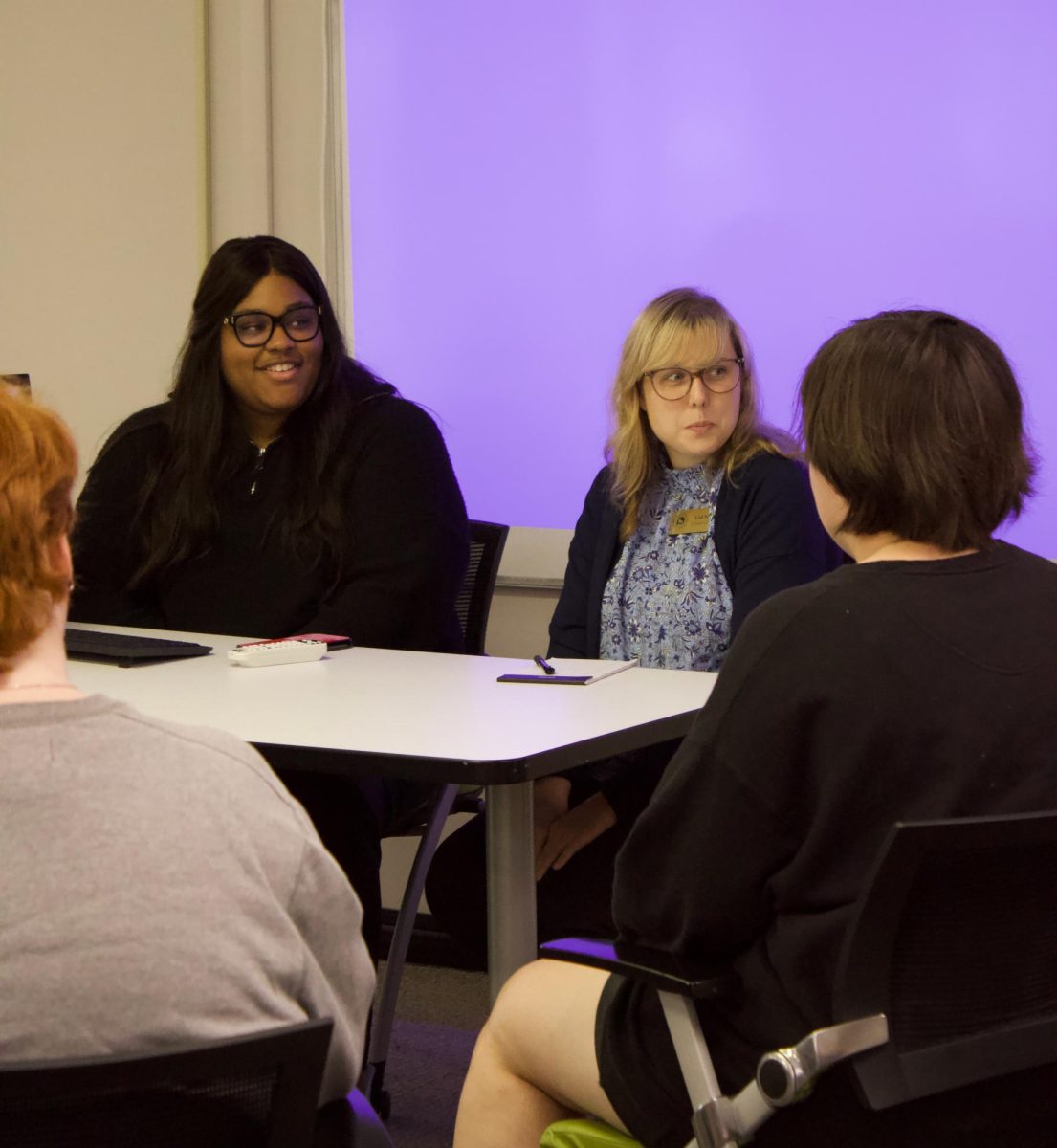 Rian Brown (Left) and Lisa Seale (Right) preparing to present at the Major Discussion event on Sept. 30.