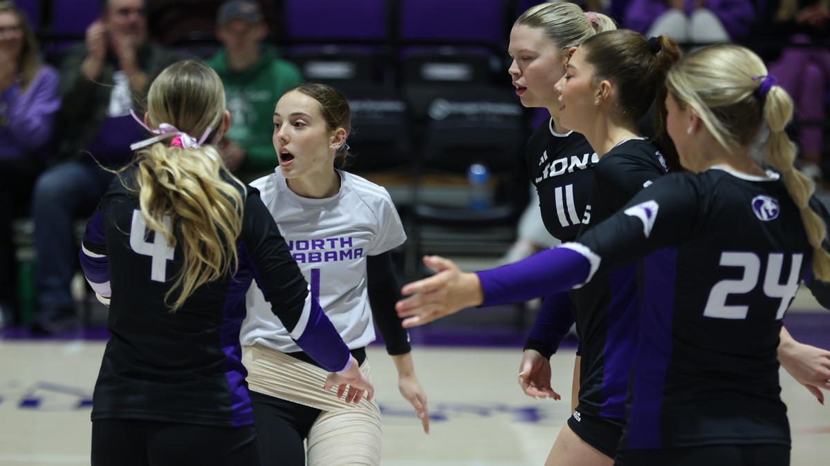 Volleyball suffers 3-0 loss by Lipscomb